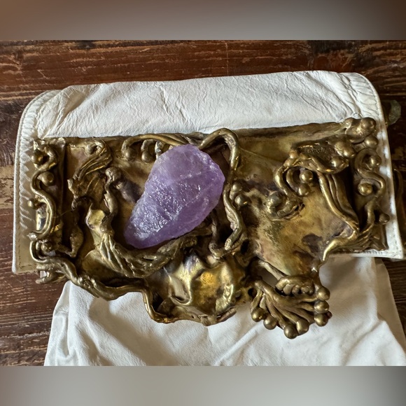 Handbag- one of a kind crossbody with a huge amethyst set in hand sculpted brass - Picture 2 of 8